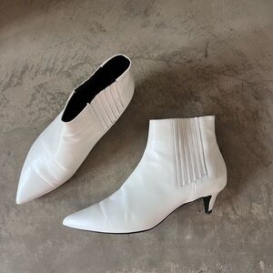 $1200 CELINE WHITE LEATHER KITTEN HEEL ANKLE BOOTS
